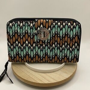 VERA BRADLEY TURN LOCK WALLET -
